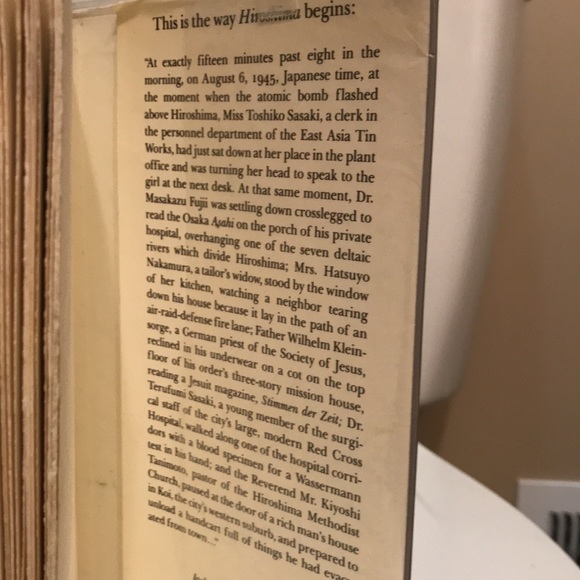 🌸NEW🌸 Hiroshima Book - Picture 8 of 9